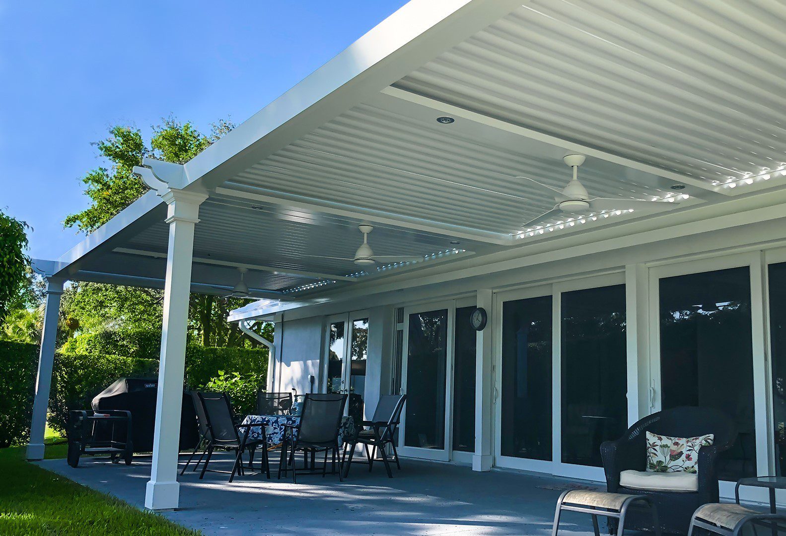 Custom pergola by Bluehaven Builders